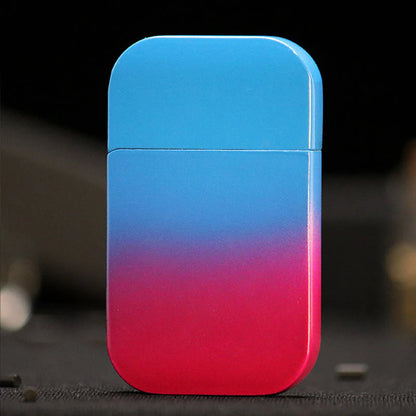 Briquet à flamme colorée fermé vu de face